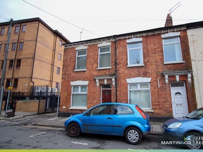 Flat to rent in Green Street, Cardiff CF11