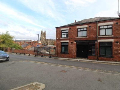 Flat to rent in High Street, Stockport SK1