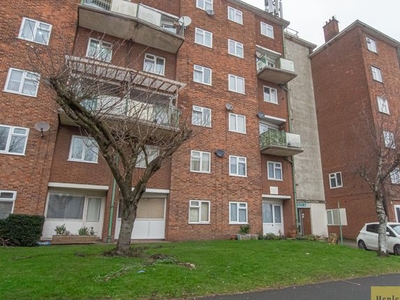 Flat to rent in Holly Lane, Smethwick B66