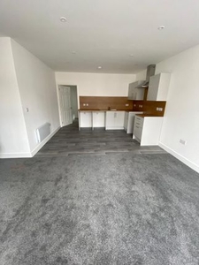 Flat to rent in London Road, Neath SA11