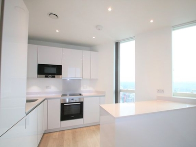 Flat to rent in Pinnacle Apartments, Saffron Square, Wellesley Road, Croydon CR0