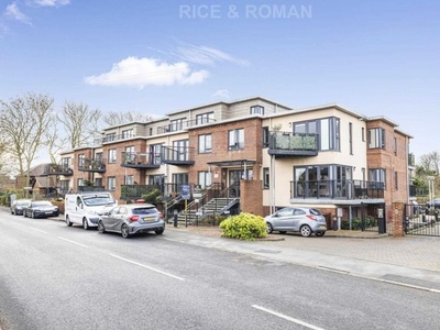 Flat to rent in Pooley Green Road, Egham TW20