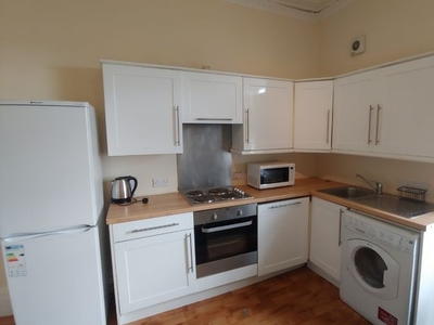 Flat to rent in Queen Street, Stirling Town, Stirling FK8