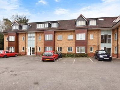 Flat to rent in Sandown Court, High Wycombe HP12