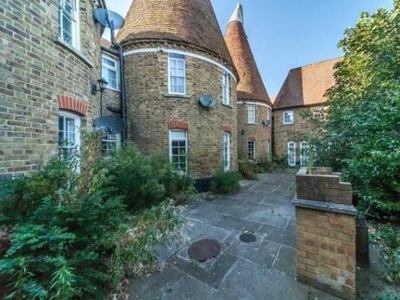 Flat to rent in The Oast House, Gillingham ME8