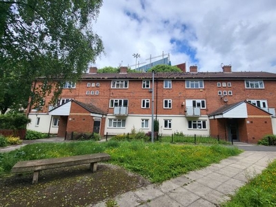Flat to rent in Valerie Walk, Hulme, Manchester.M15