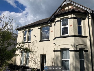 Flat to rent in Wimborne Road, Bournemouth BH3