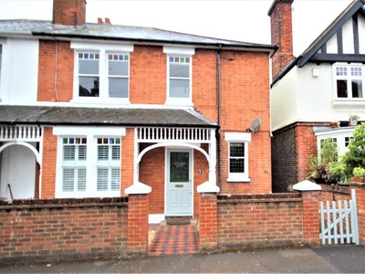 Maisonette to rent in Wherwell Road, Guildford GU2