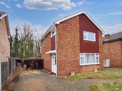 Property to rent in Grange Road, Guildford GU2