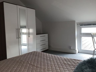 Room to rent in Gwydr Crescent, Uplands, Swansea SA2