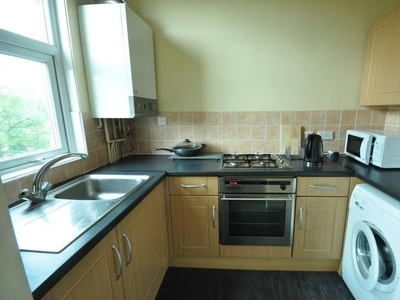 Flat to rent in Providence Avenue, Woodhouse, Leeds LS6