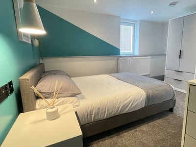 Room to rent in Salisbury Grove, Armley, Leeds LS12