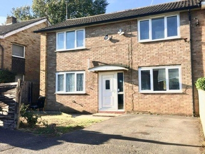 Semi-detached house to rent in Balmoral Avenue, Banbury OX16