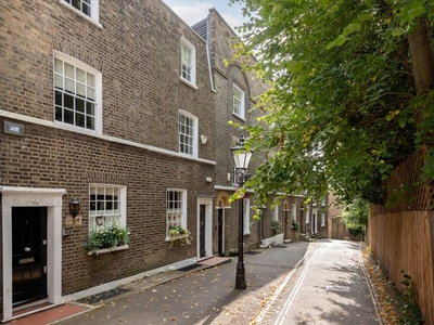 Terraced house for sale in Mount Vernon, Hampstead, London NW3
