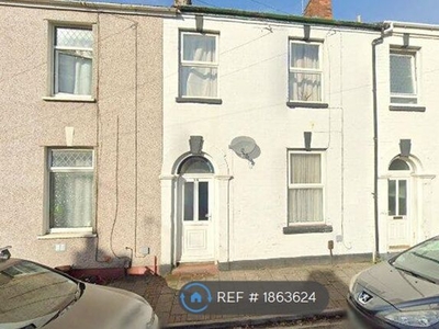 Terraced house to rent in Augusta Street, Cardiff CF24