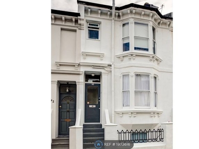 Terraced house to rent in Richmond Road, Brighton BN2