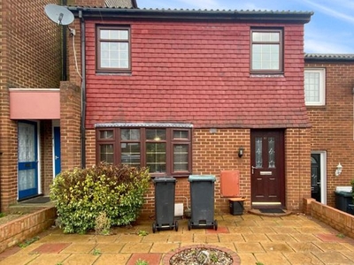 Terraced house to rent in The Hollies, Gravesend, Kent DA12