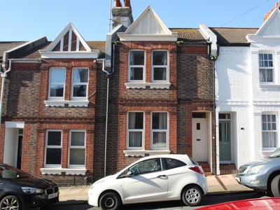 Terraced house to rent in White Street, Brighton BN2