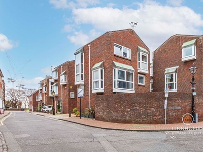 Town house for sale in Thames Mews, Poole BH15