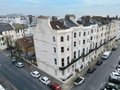Triplex to rent in Chesham Place, Brighton BN2