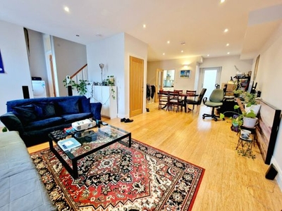 3 bedroom flat to rent Highbury, N1 2LH
