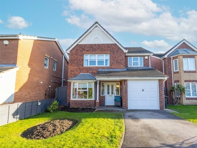 4 bedroom detached house for sale in Goldsmith Drive, Robin Hood, Wakefield, WF3