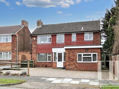 4 Bedroom House Crawley West Sussex