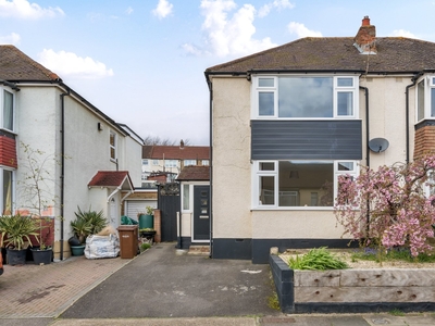 Semi-detached House to rent - Cambridge Road, Rochester, ME2