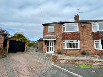 3 bedroom semi-detached house for sale in Selby Close, North Hykeham, Lincoln, Lincolnshire, LN6