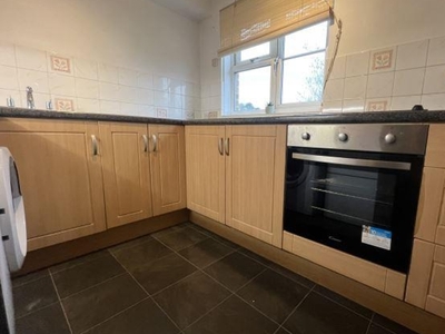 1 Bed Flat/Apartment To Rent in Woking, Surrey, GU22 - 687