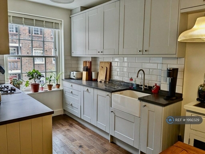 1 bedroom flat for rent in Cheverell House, London, E2