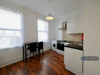 1 bedroom flat for rent in Hornsey Road, London, N7