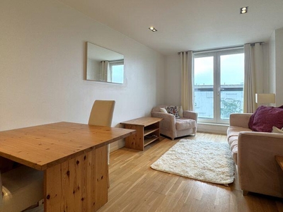 1 bedroom flat for rent in Limeharbour, Crossharbour, E14