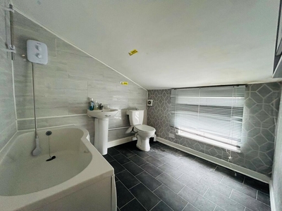 1 bedroom flat for rent in Windmill Street, Gravesend, DA12