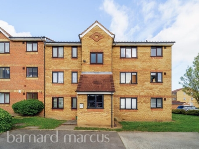 1 bedroom flat for sale in Redford Close, Feltham, TW13