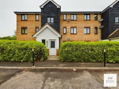 1 Bedroom Flat For Sale In Stanford Le Hope, Essex