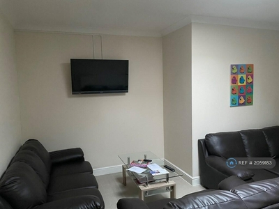 1 bedroom flat share for rent in Golders Green Road, London, NW11