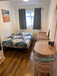 1 bedroom flat share for rent in Green Lanes, London, N4
