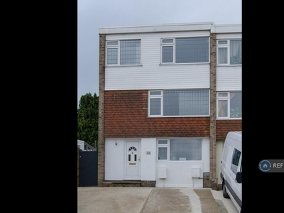 1 bedroom house share for rent in Elmfield Close, Gravesend, DA11