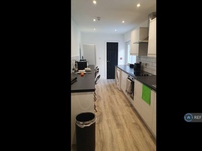 1 bedroom house share for rent in Queens Road, Stoke-On-Trent, ST4