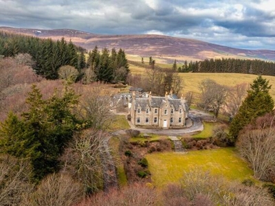13 Bedroom Detached House For Sale In Ballindalloch, Banffshire