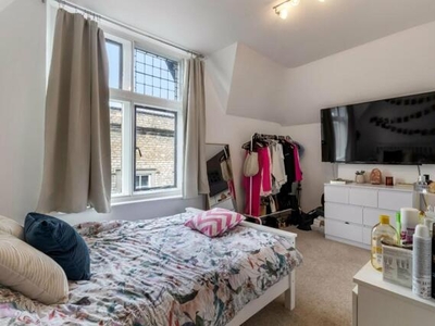 2 Bedroom Apartment For Rent In Cirencester