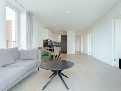 2 bedroom apartment for rent in Gartons Way, London, SW11