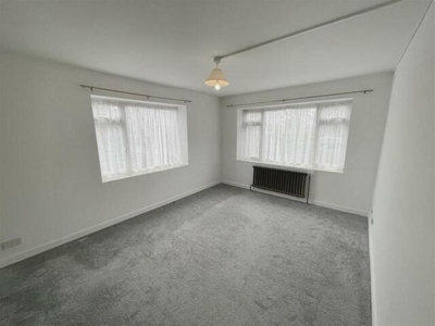 2 Bedroom Apartment For Rent In The Drive