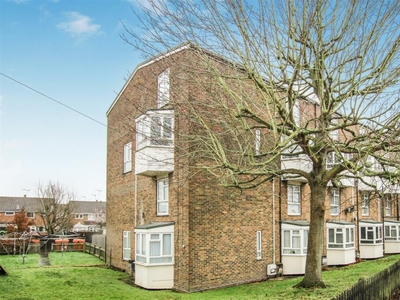 2 bedroom apartment for sale in Albany Road, Pilgrims Hatch, Brentwood, CM15