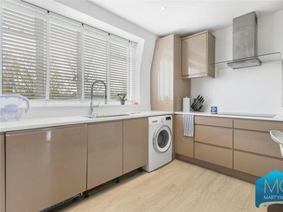 2 Bedroom Apartment For Sale In East Finchley, London