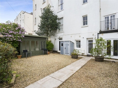 2 bedroom apartment for sale in Oakfield Road, Clifton, Bristol, BS8