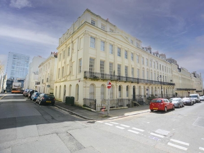 2 bedroom apartment for sale in Oriental Place, Brighton, BN1