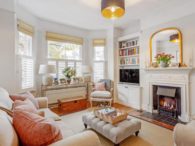 2 Bedroom Apartment For Sale In Putney, London