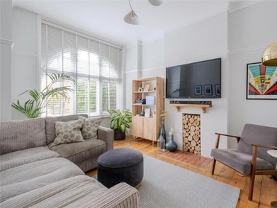 2 Bedroom Apartment For Sale In Streatham Hill, London